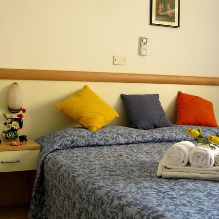 Hotel Sorriso Cattolica Esterno foto