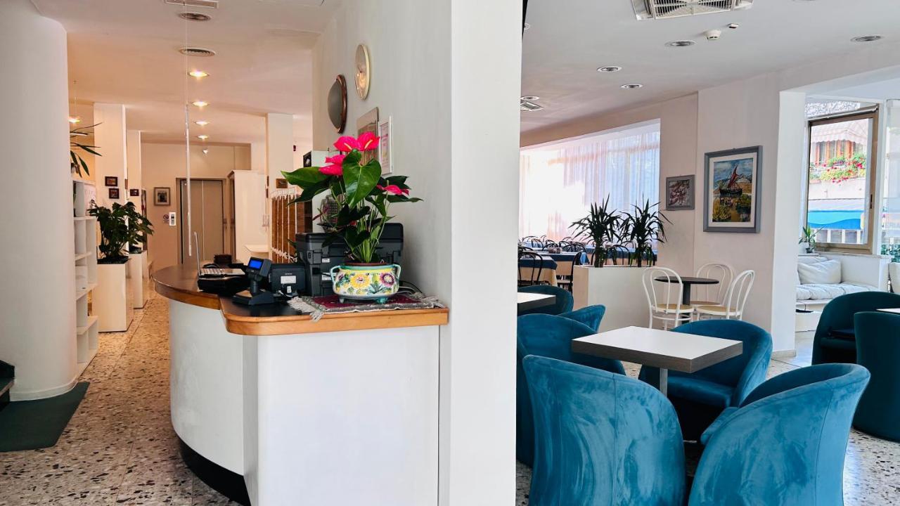 Hotel Sorriso Cattolica Esterno foto