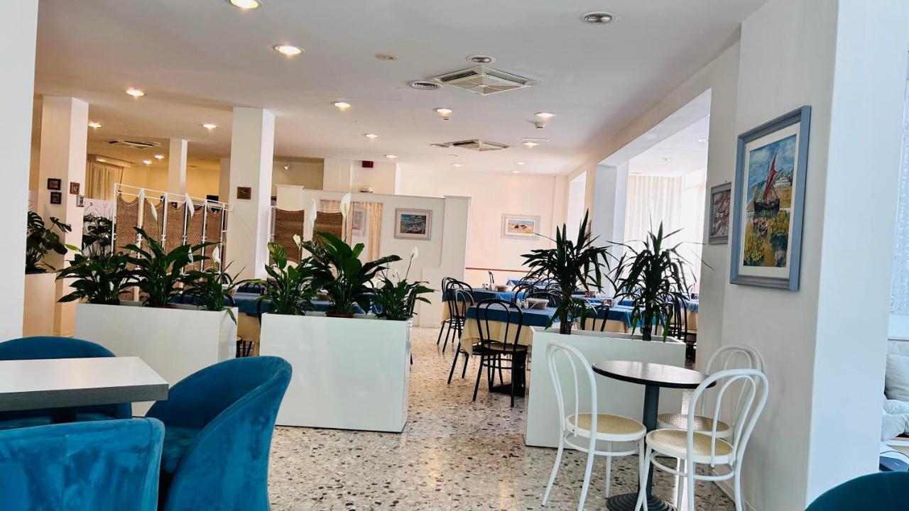 Hotel Sorriso Cattolica Esterno foto