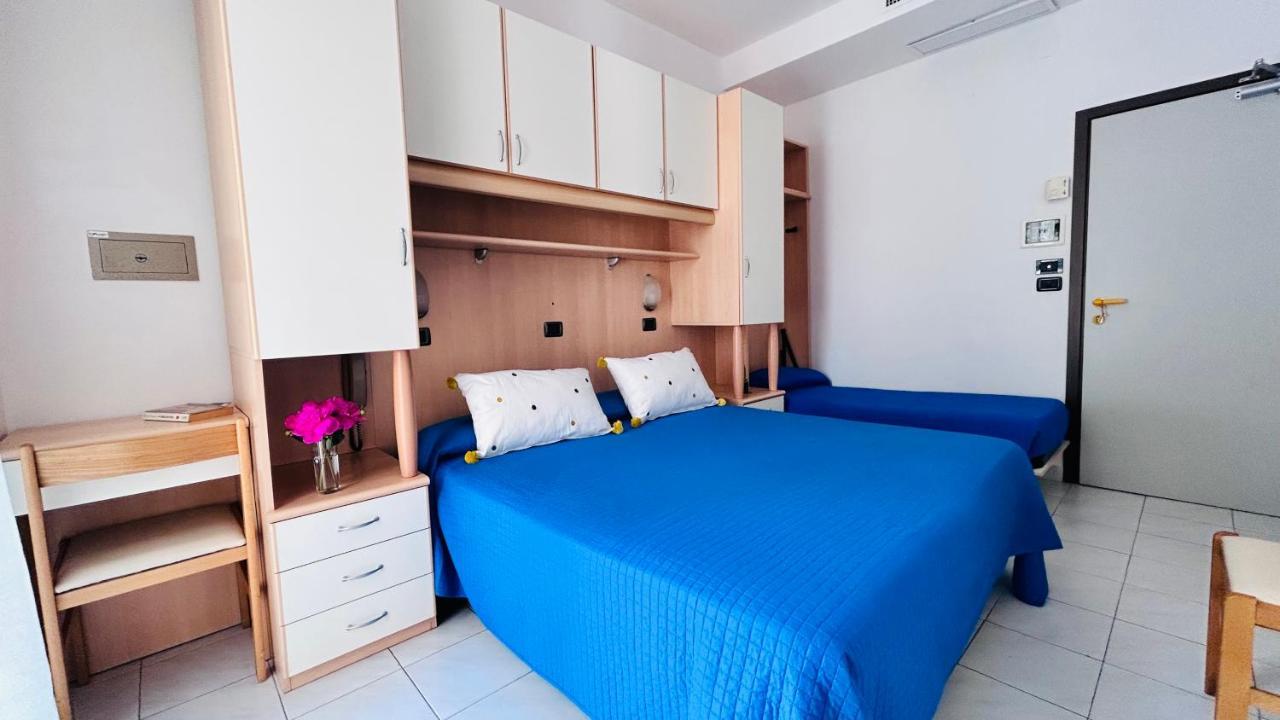 Hotel Sorriso Cattolica Esterno foto