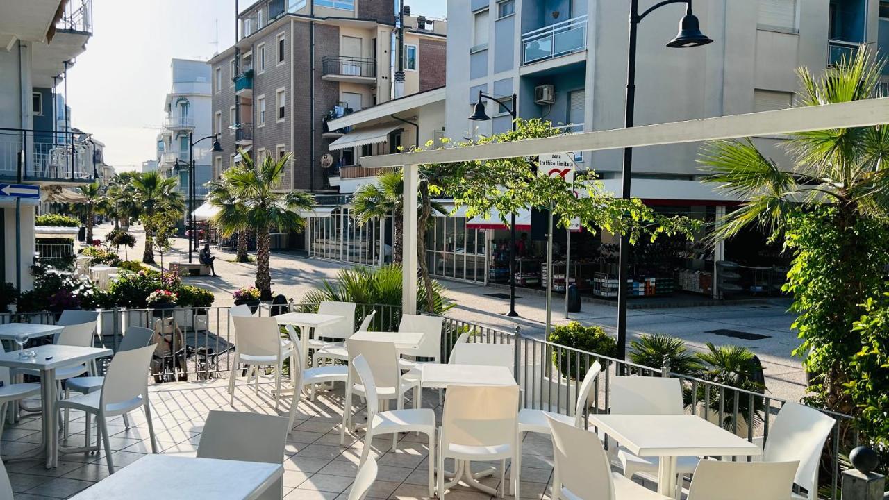 Hotel Sorriso Cattolica Esterno foto