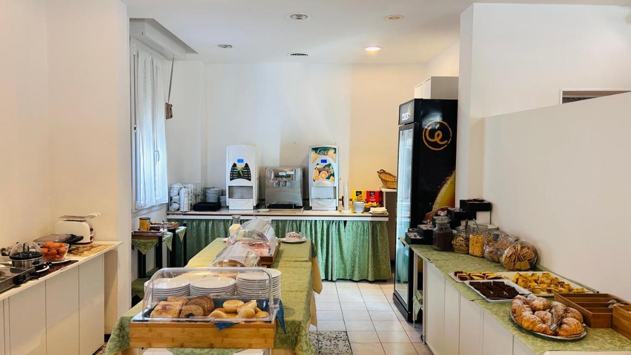 Hotel Sorriso Cattolica Esterno foto