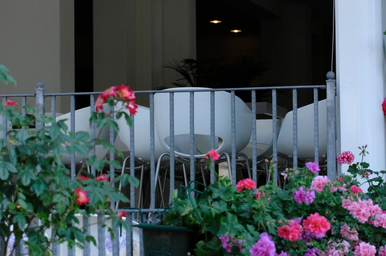 Hotel Sorriso Cattolica Esterno foto