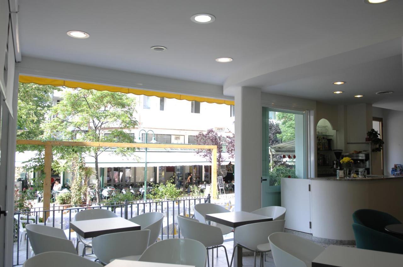 Hotel Sorriso Cattolica Esterno foto