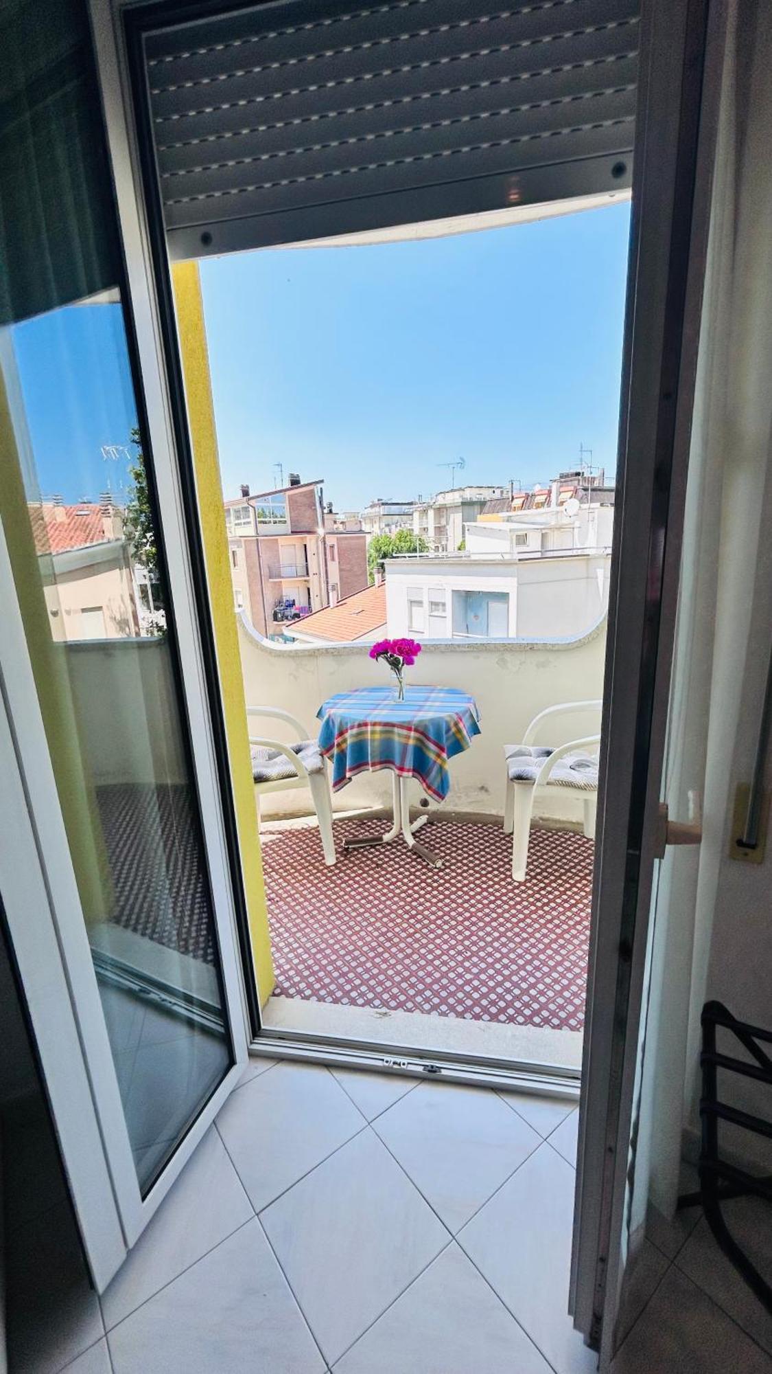 Hotel Sorriso Cattolica Esterno foto
