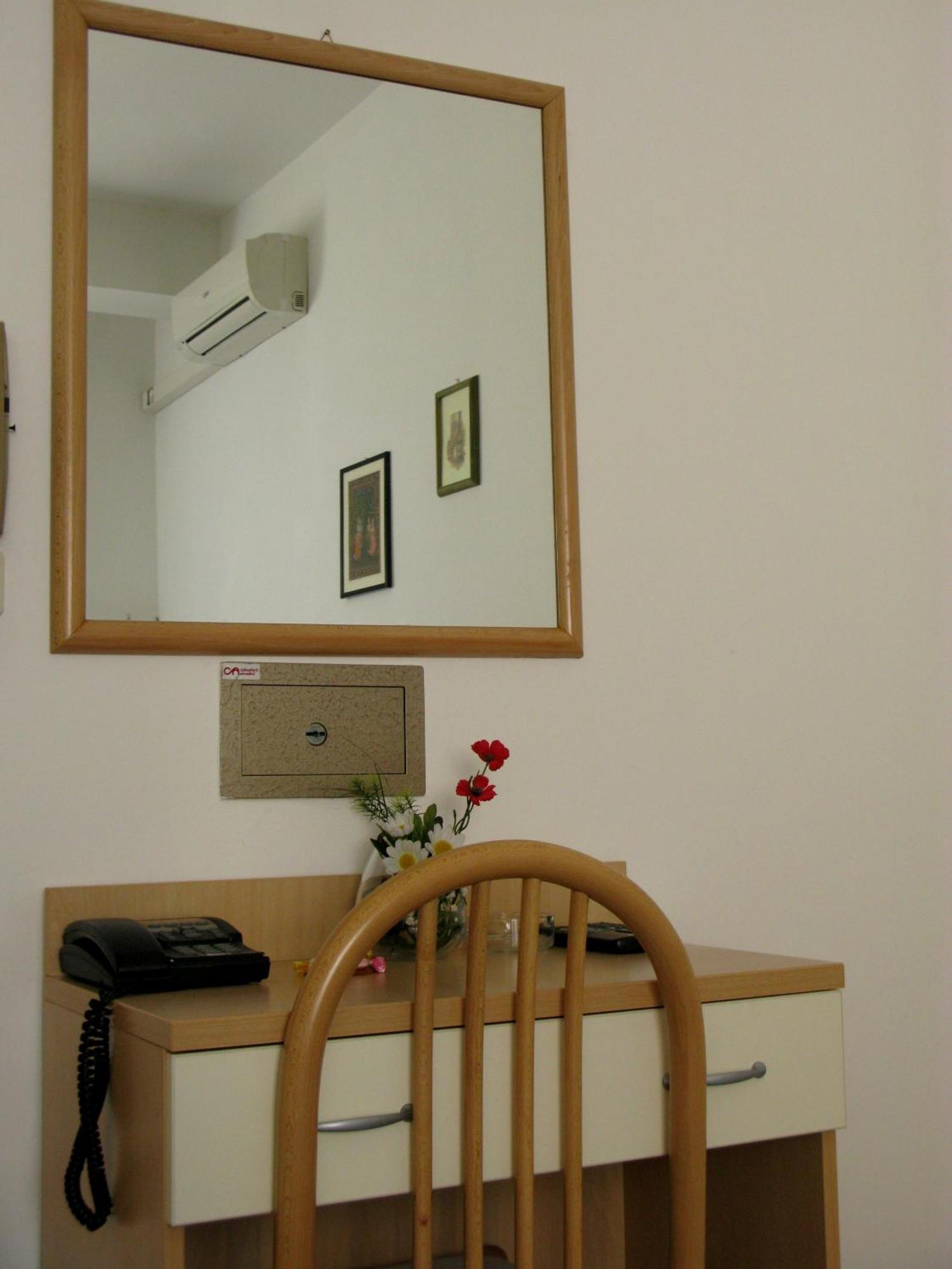 Hotel Sorriso Cattolica Esterno foto